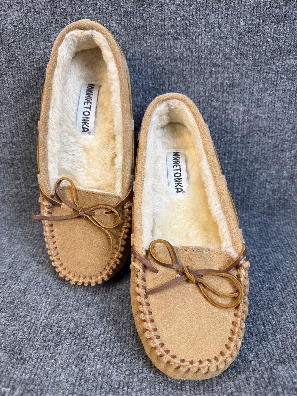Minnetonka Suede Moccasin Slippers in Camel Tan with Shearling Size 9